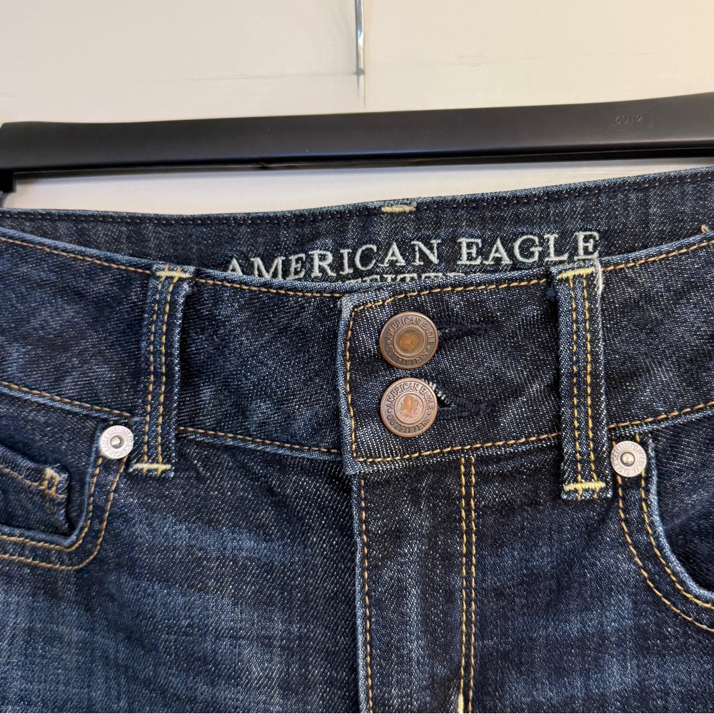 American Eagle Outfitters Artist Cropped Dark Wash Jeans. EUC Size 4. - Picture 9 of 10